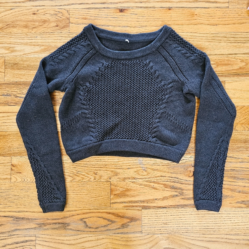 Lululemon Size S Cropped Dark Gray Sweater Breathable Long Sleeve Charcoal